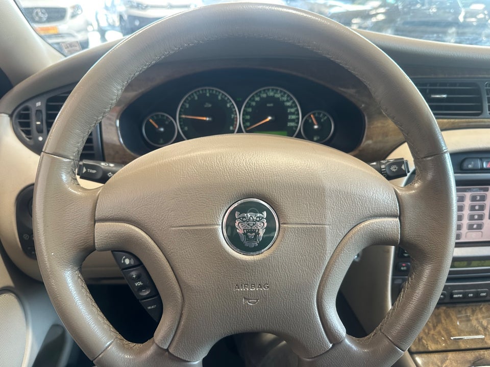Jaguar X-type 2,5 Deluxe aut. 4d