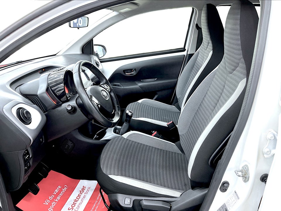 Toyota Aygo 1,0 VVT-i x-plore 5d