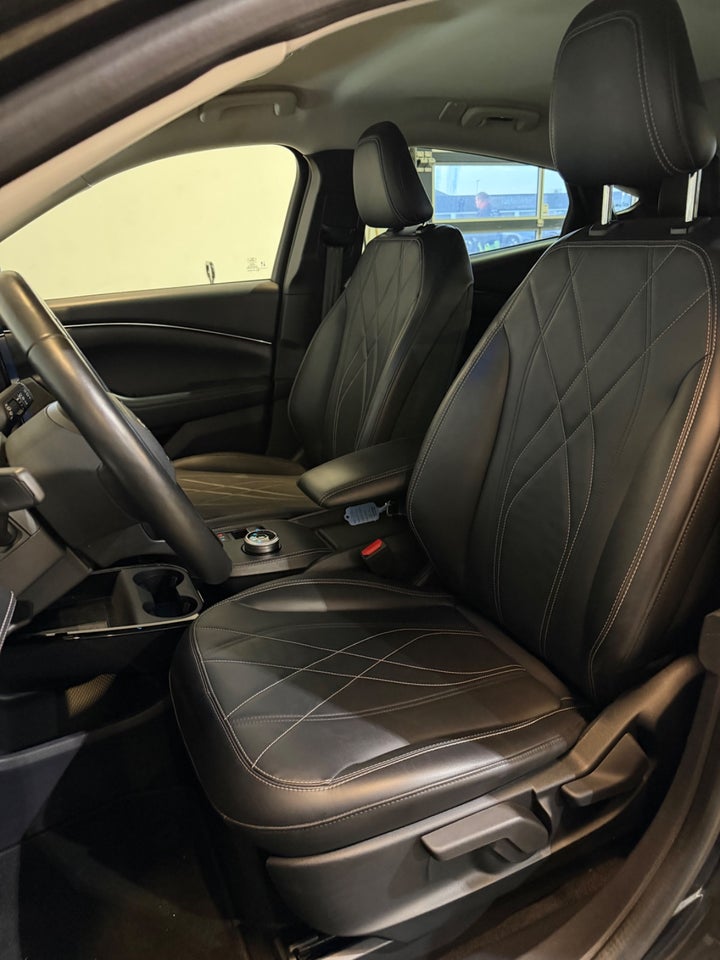 Ford Mustang Mach-E 68 Standard Range 5d