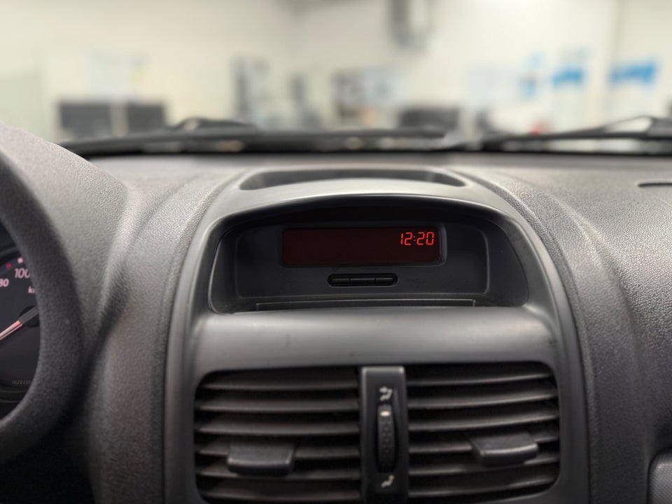 Renault Clio II 1,2 8V Storia 3d