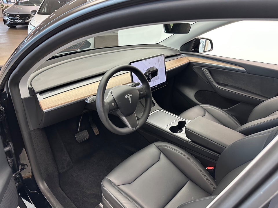 Tesla Model Y RWD 5d