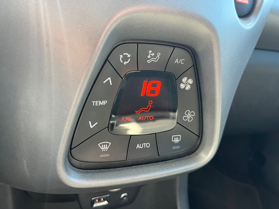 Toyota Aygo 1,0 VVT-i x-press x-shift 5d