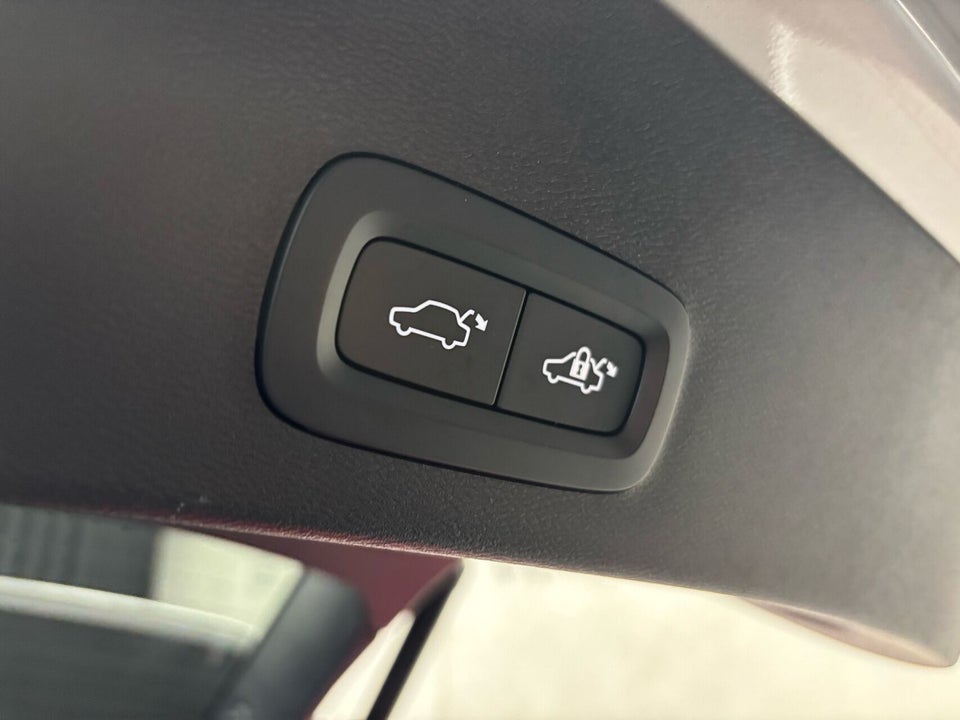 Volvo XC40 ReCharge Twin Ultimate 5d
