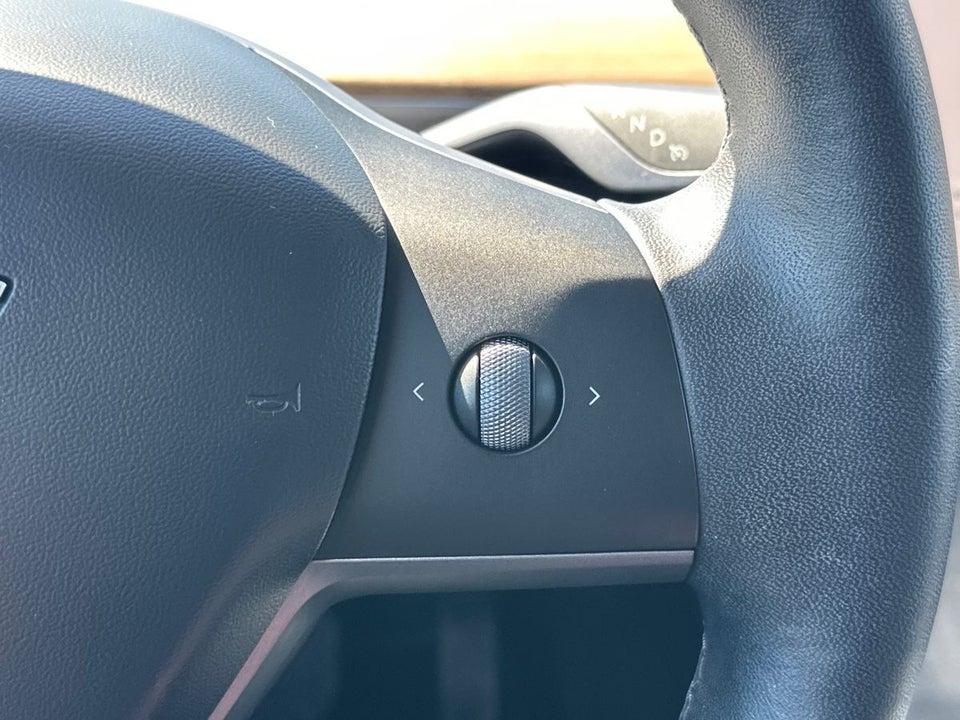 Tesla Model Y Long Range AWD 5d