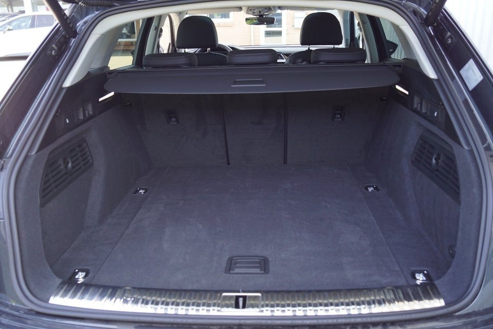 Audi Q8 e-tron 55 Advanced quattro 5d