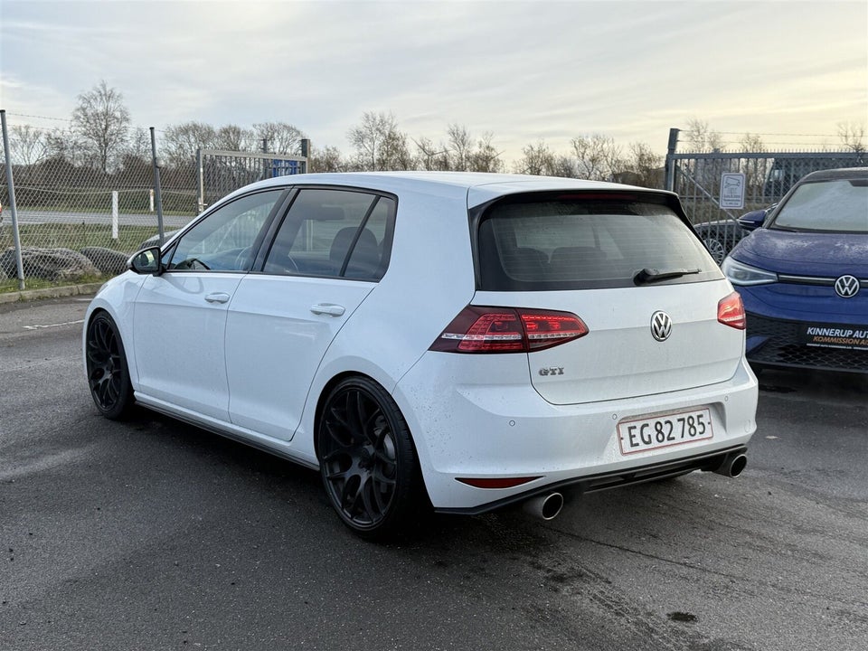 VW Golf VII 2,0 GTi DSG BMT 5d