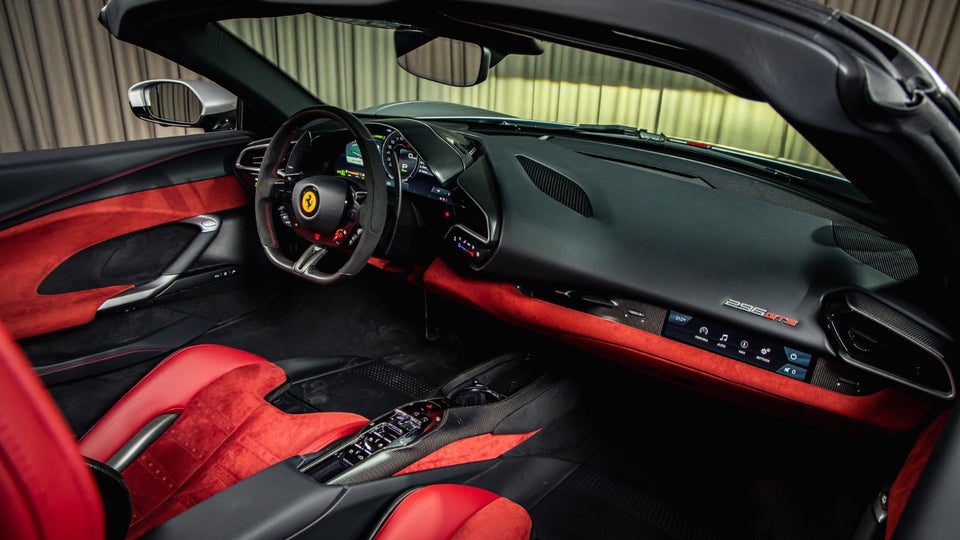 Ferrari 296 GTS 2,9 DCT 2d