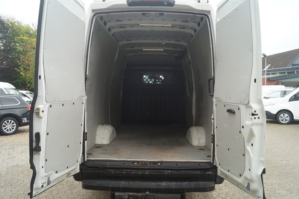 Iveco Daily 2,3 35S15 12m³ Van