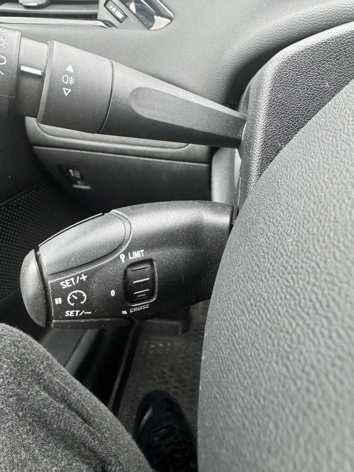 Peugeot 208 1,6 e-HDi 92 Active 5d