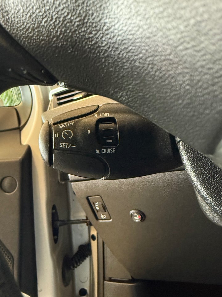 Peugeot 208 1,2 VTi Allure Sky 5d