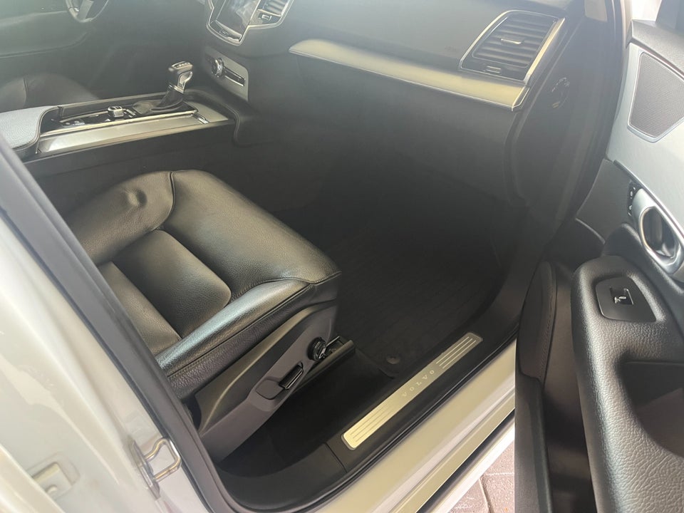 Volvo XC90 2,0 D4 190 Momentum aut. 7prs 5d