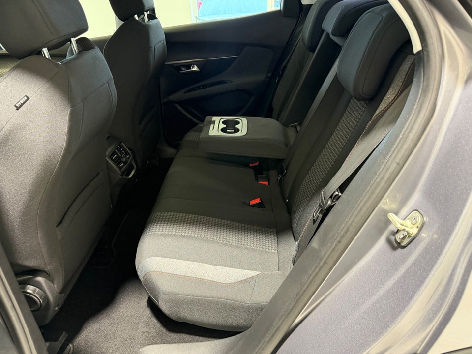 Peugeot 3008 1,2 e-THP 130 Active 5d