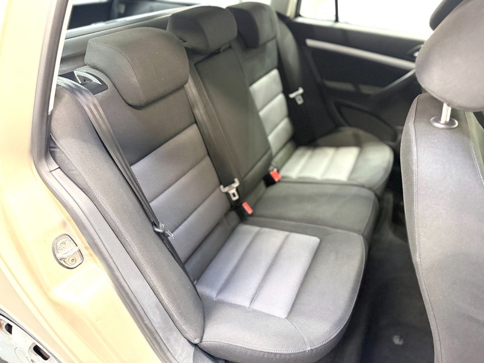 Skoda Octavia 1,6 Ambiente Combi 5d