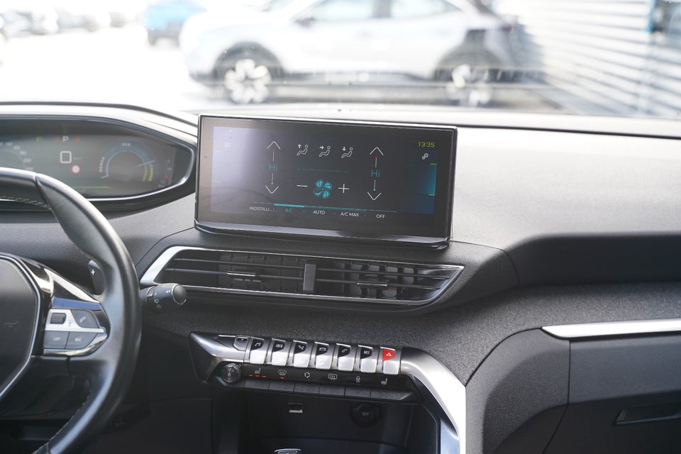 Peugeot 3008 1,6 Hybrid First Selection EAT8 5d