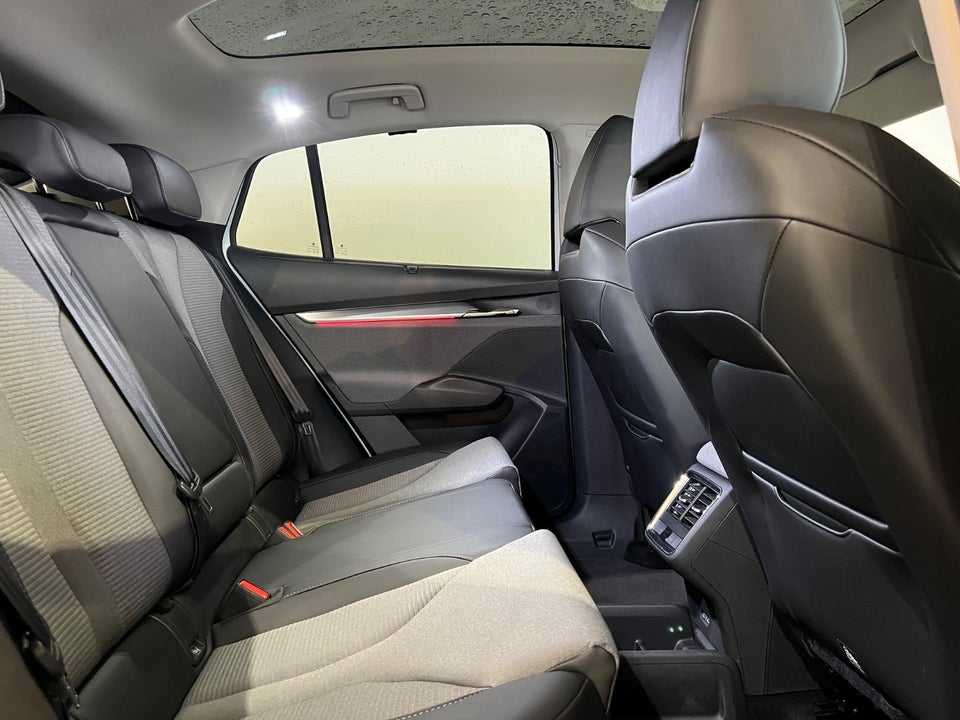 Skoda Enyaq 85 iV Plus Clever Loft 5d