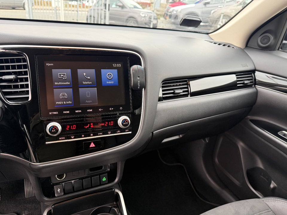 Mitsubishi Outlander 2,4 PHEV Invite CVT 4WD 5d