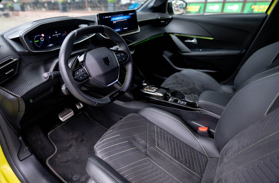 Peugeot e-208 50 GT 5d