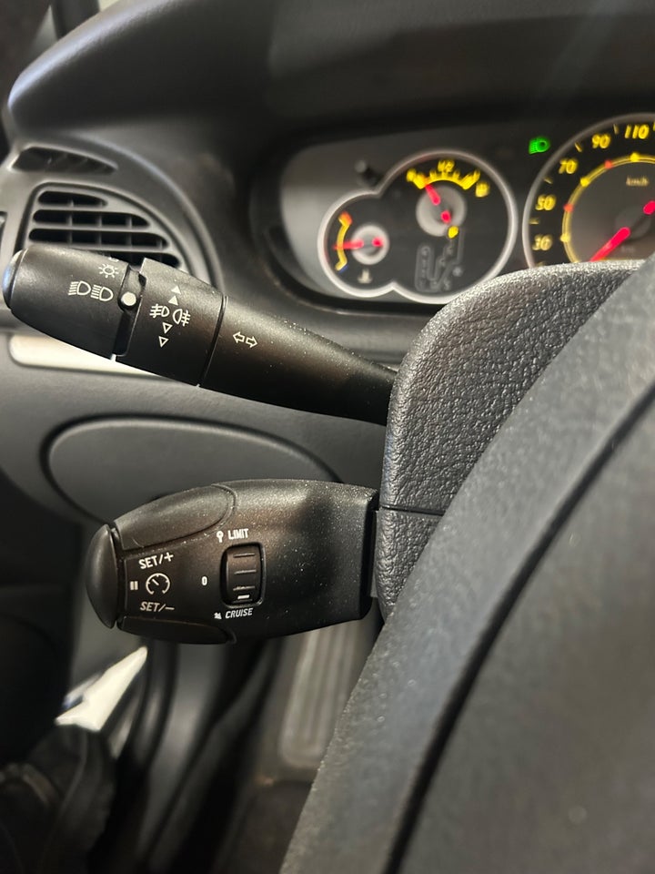Citroën C5 2,0i 16V Elegance aut. 5d