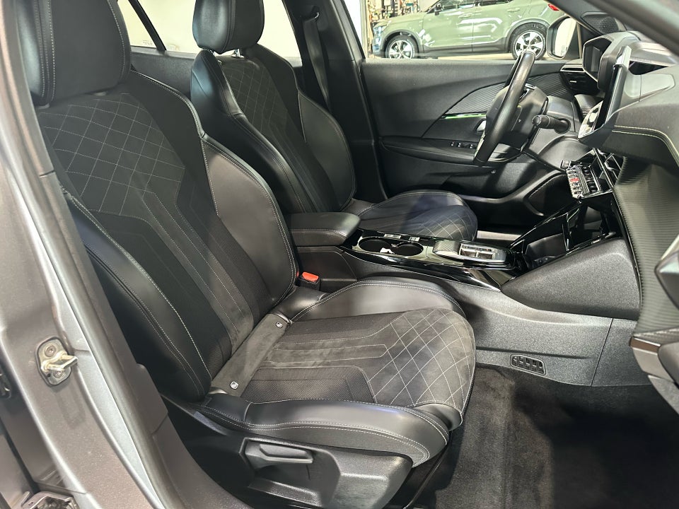 Peugeot e-2008 50 GT Sky 5d