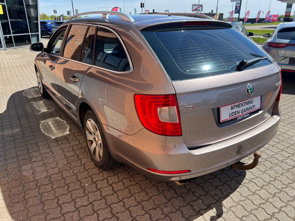 Skoda Superb 2,0 TDi 140 Elegance Combi DSG 5d