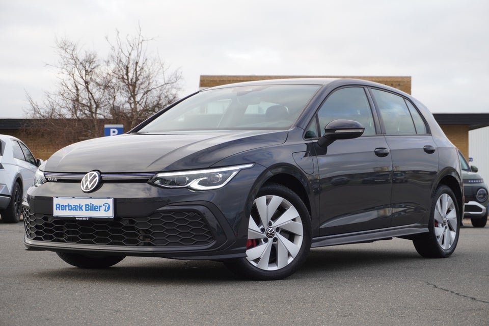VW Golf VIII 1,4 GTE DSG 5d