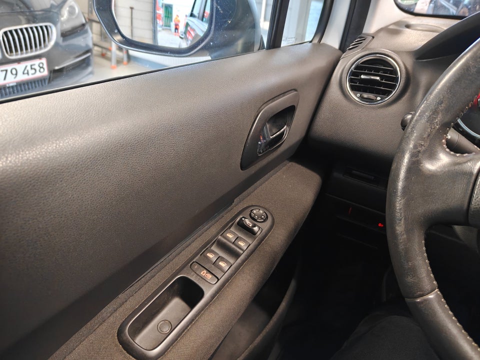 Peugeot 5008 1,6 HDi 109 Premium 7prs 5d