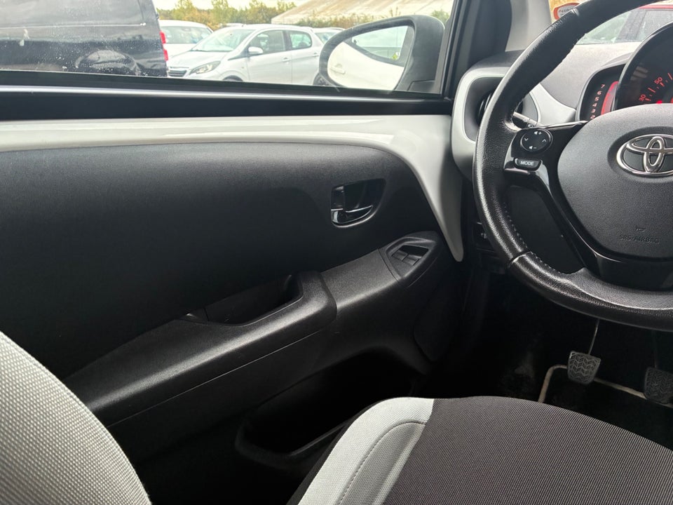 Toyota Aygo 1,0 VVT-i x-play x-touch 5d