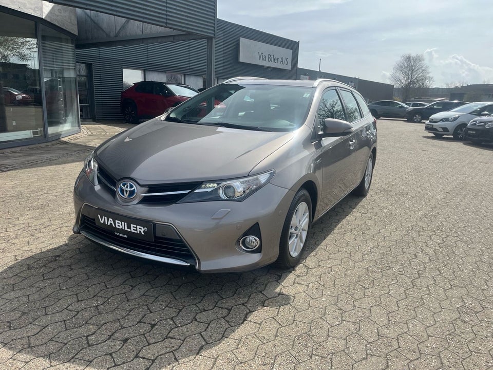 Toyota Auris 1,8 Hybrid H2+ Touring Sports CVT 5d
