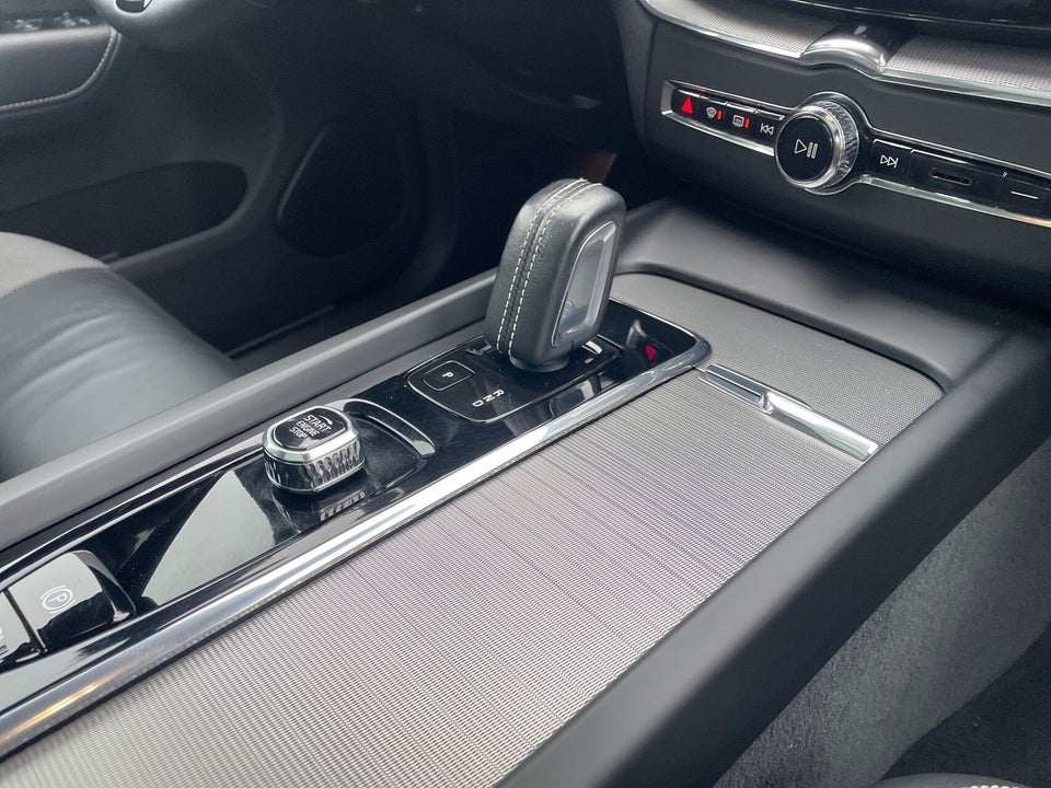 Volvo XC60 2,0 T6 ReCharge R-Design aut. AWD 5d