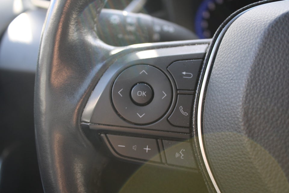 Suzuki Swace 1,8 HEV Active White stc. e-CVT 5d