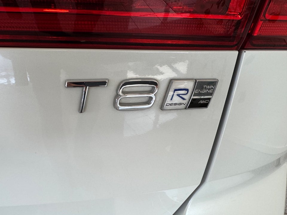 Volvo XC60 2,0 T8 407 R-Design aut. AWD 5d