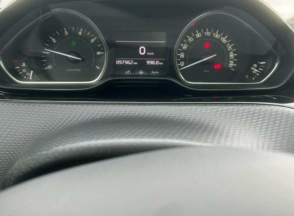 Peugeot 2008 1,2 PureTech 82 Selection Sky 5d