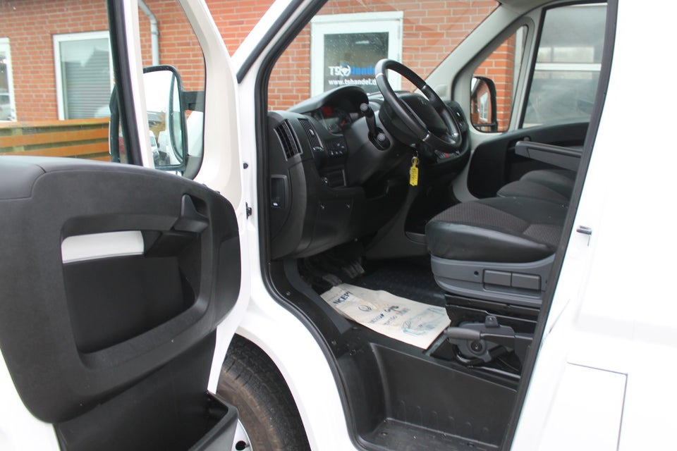 Peugeot Boxer 333 2,2 BlueHDi 140 L3H2 Premium