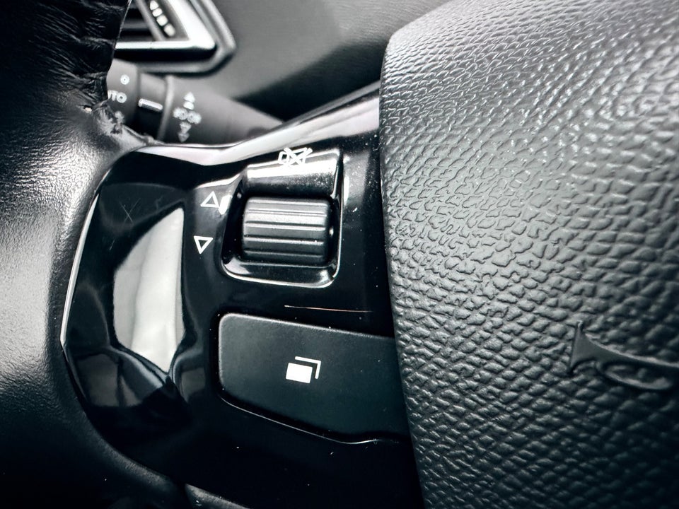 Peugeot 308 1,5 BlueHDi 130 Allure Grand 5d