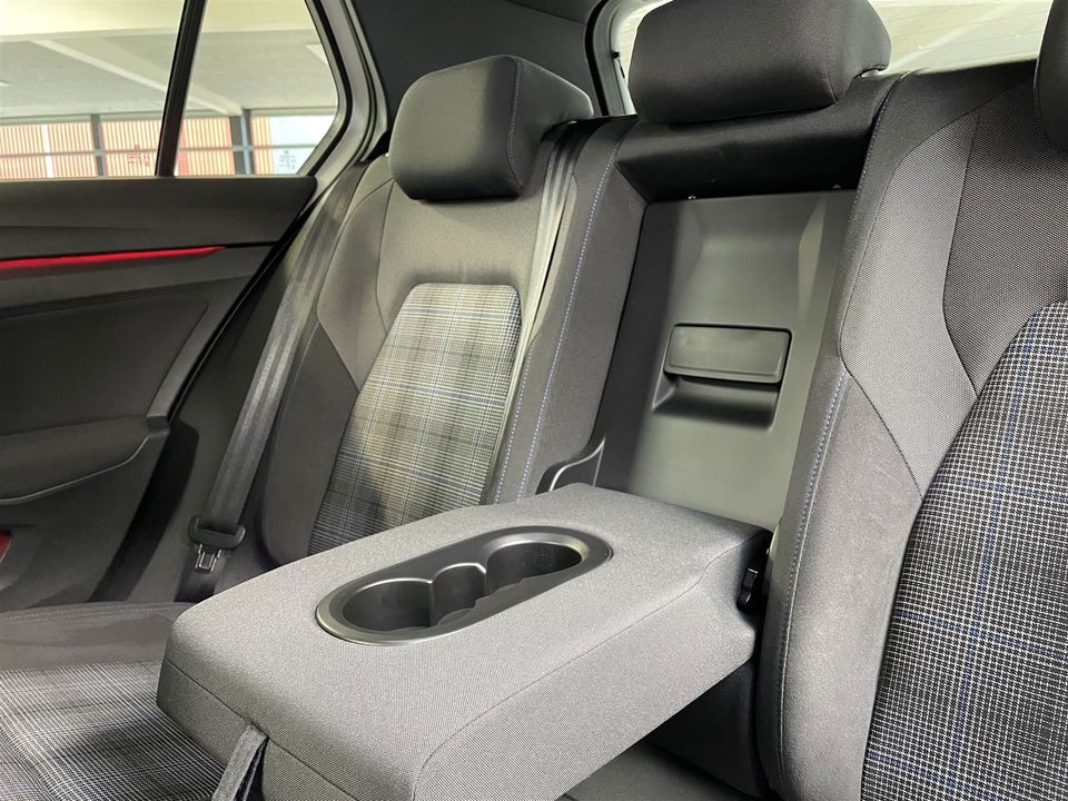 VW Golf VIII 1,4 GTE DSG 5d