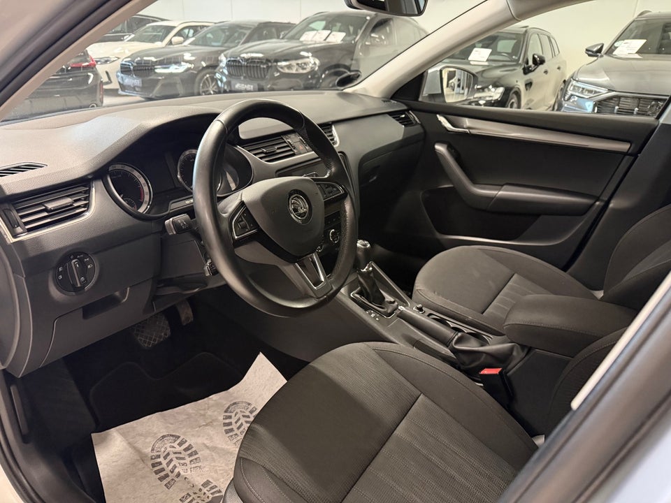 Skoda Octavia 1,6 TDi 115 Ambition Combi DSG 5d