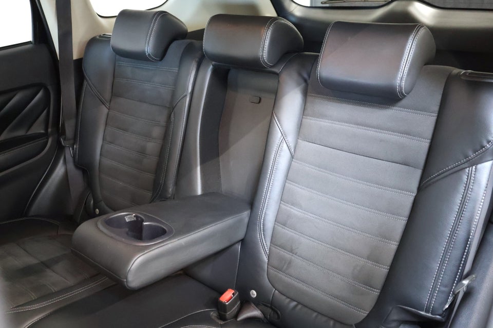 Mitsubishi Outlander 2,4 PHEV Intense CVT 4WD 5d