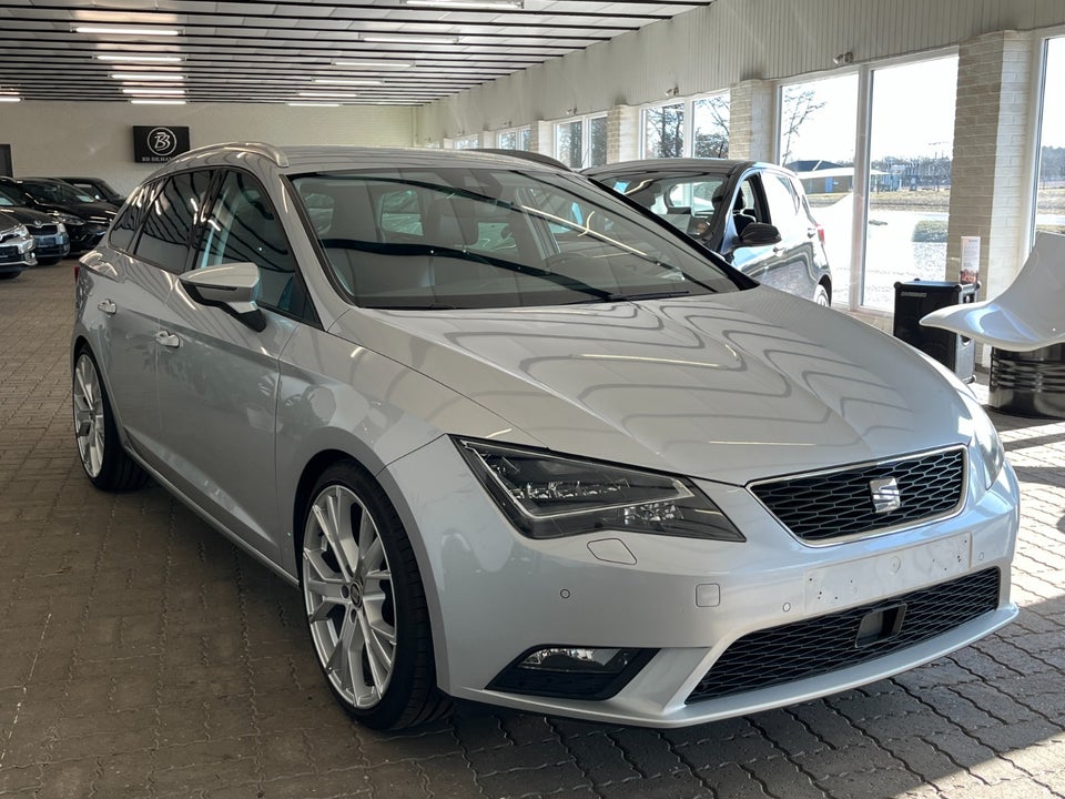 Seat Leon 1,6 TDi 110 Style ST DSG 5d