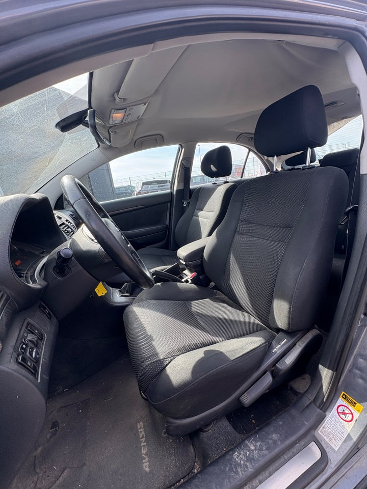 Toyota Avensis 2,0 Sol 4d