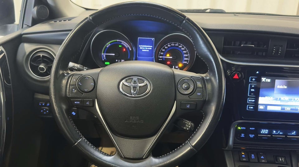 Toyota Auris 1,8 Hybrid H2 Style Skyview CVT 5d