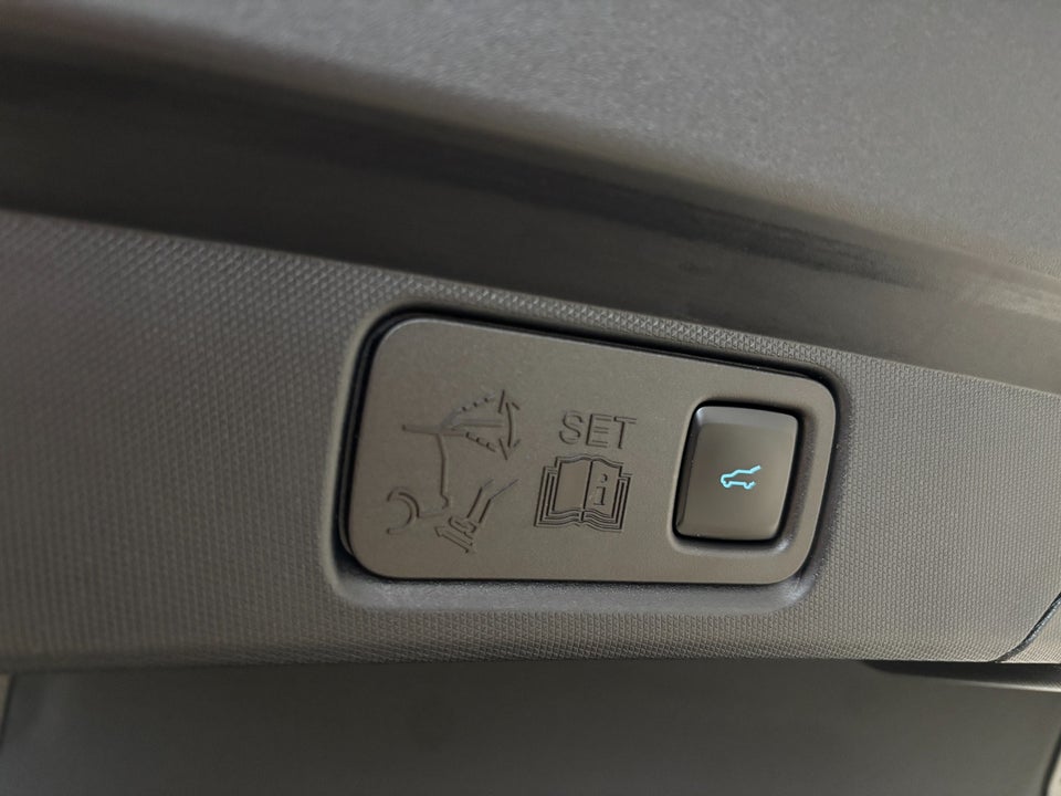 Ford Mustang Mach-E 70 Premium Standard Range AWD 5d