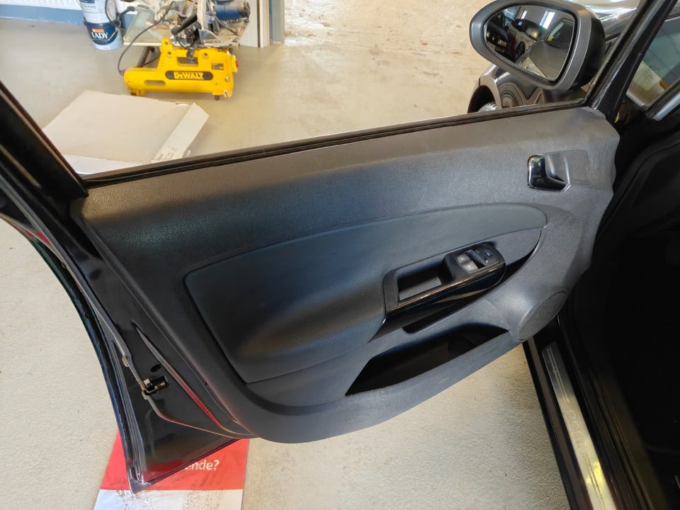 Opel Corsa 1,2 16V Cosmo 5d