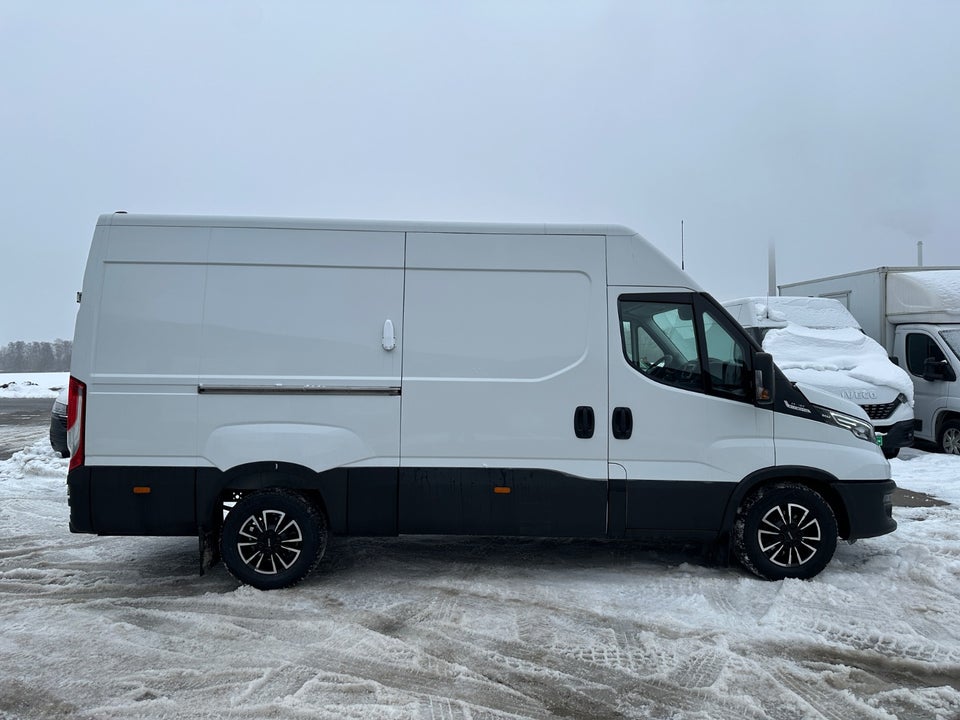 Iveco Daily 2,3 35C12 12m³ Van AG8