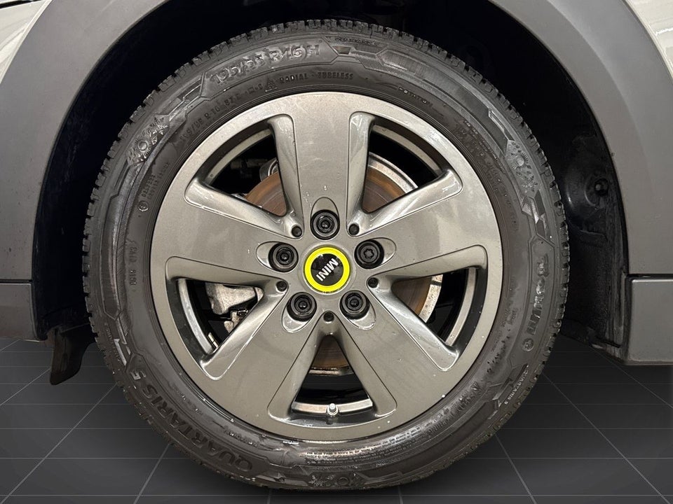 MINI Cooper SE Essential 3d