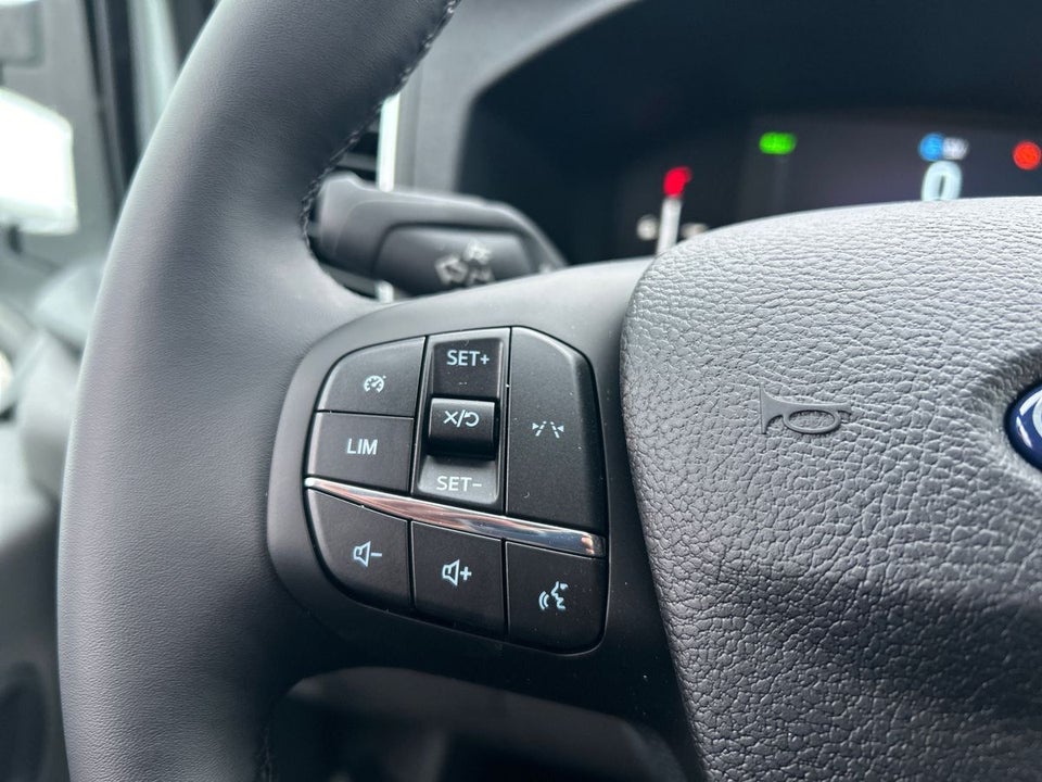 Ford E-Transit 350 L3 Chassis 68 Trend H1 RWD