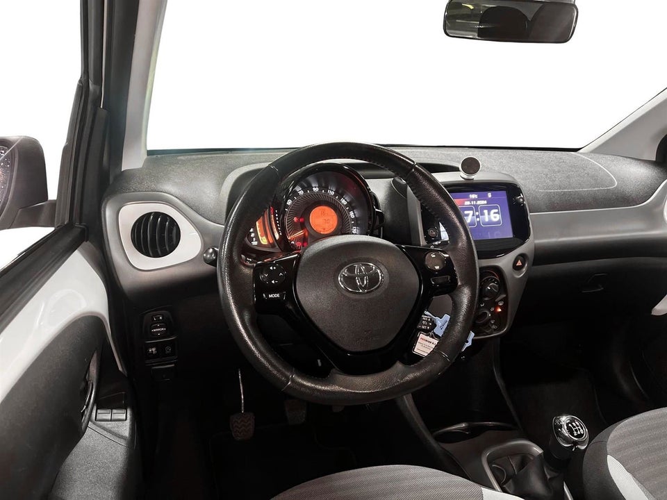 Toyota Aygo 1,0 VVT-i x-play 5d