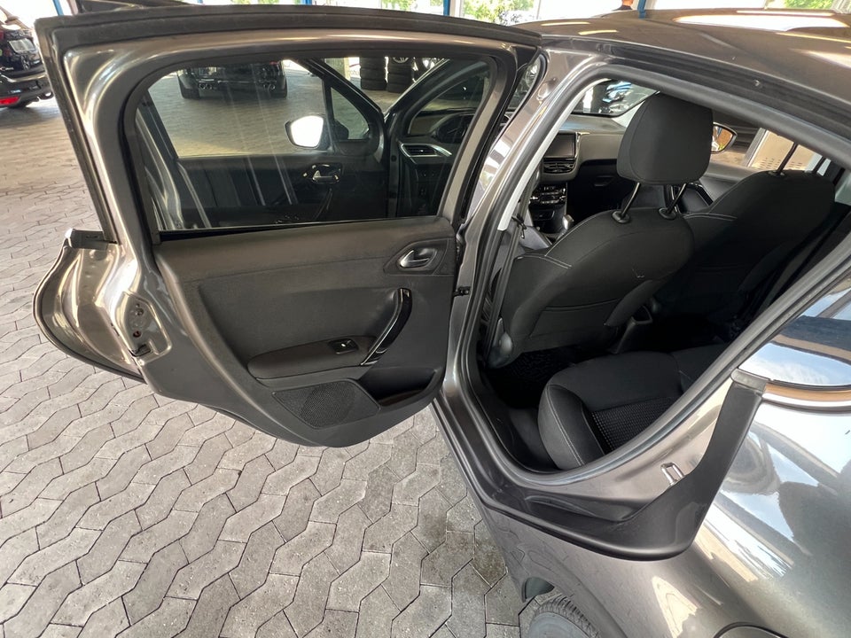 Peugeot 208 1,5 BlueHDi 100 Infinity Sky 5d