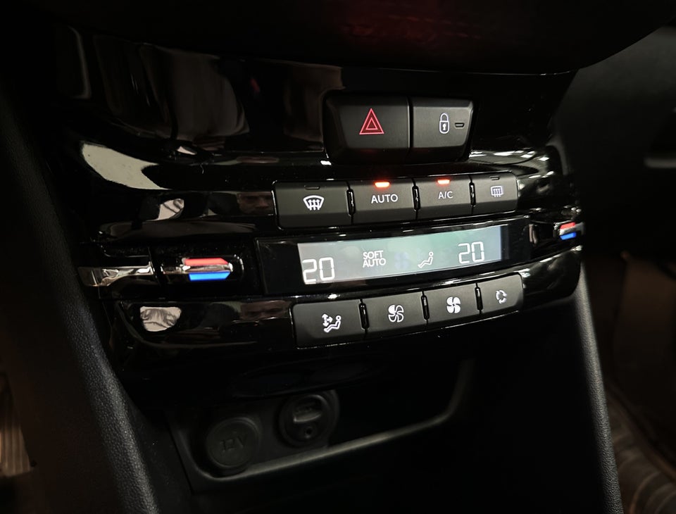 Peugeot 208 1,6 BlueHDi 100 Allure Sky 5d