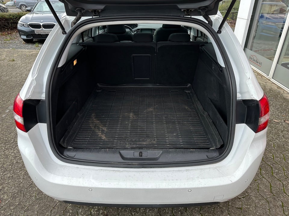 Peugeot 308 1,2 e-THP 130 Allure Sky SW 5d