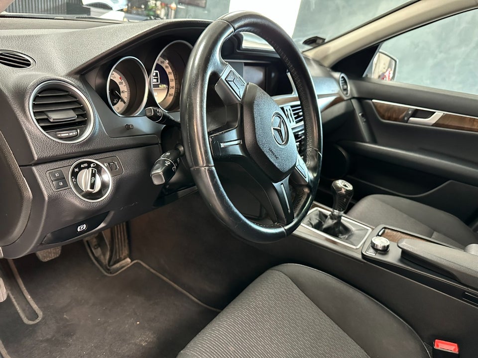 Mercedes C220 2,2 CDi Elegance BE 4d